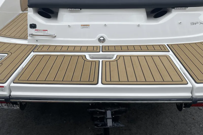 Slide: The Image of Sea Ray 19 SPX 2023 - 14