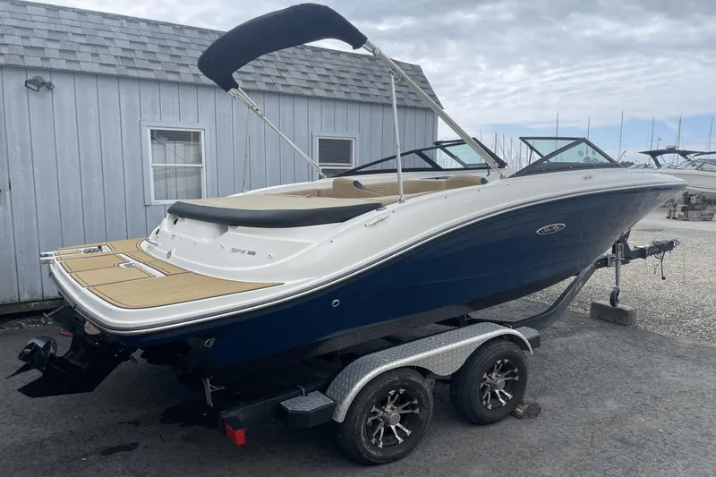 Slide: The Image of Sea Ray 19 SPX 2023 - 15