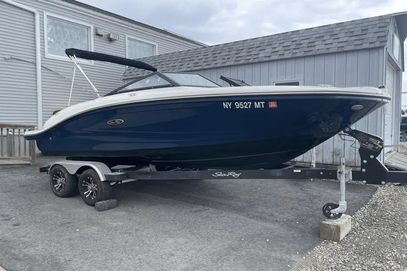 Slide: The Image of Sea Ray 19 SPX 2023 - 16