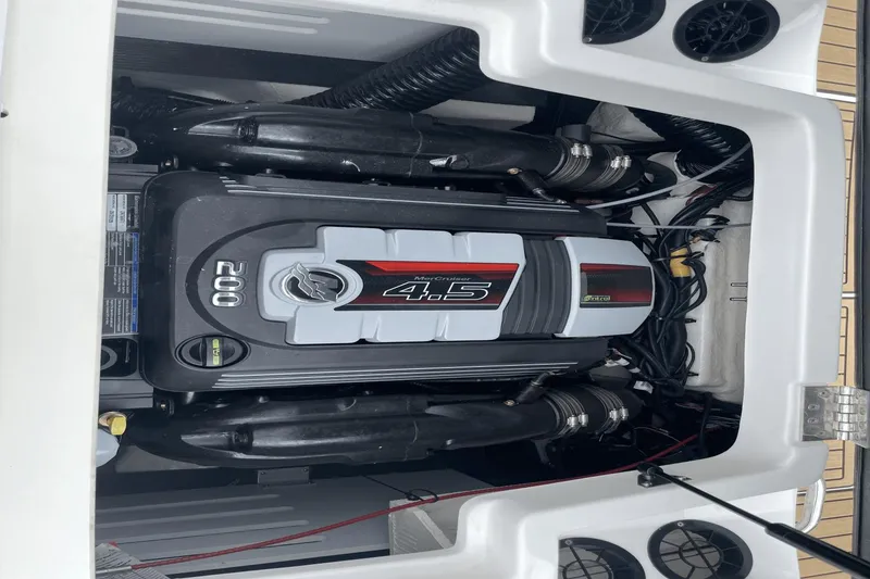 Slide: The Image of Sea Ray 19 SPX 2023 - 2