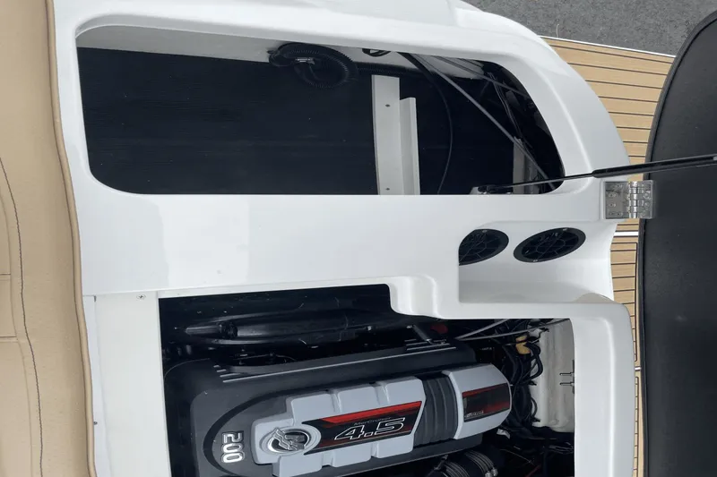 Slide: The Image of Sea Ray 19 SPX 2023 - 3