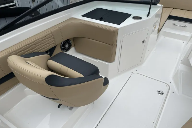 Slide: The Image of Sea Ray 19 SPX 2023 - 5