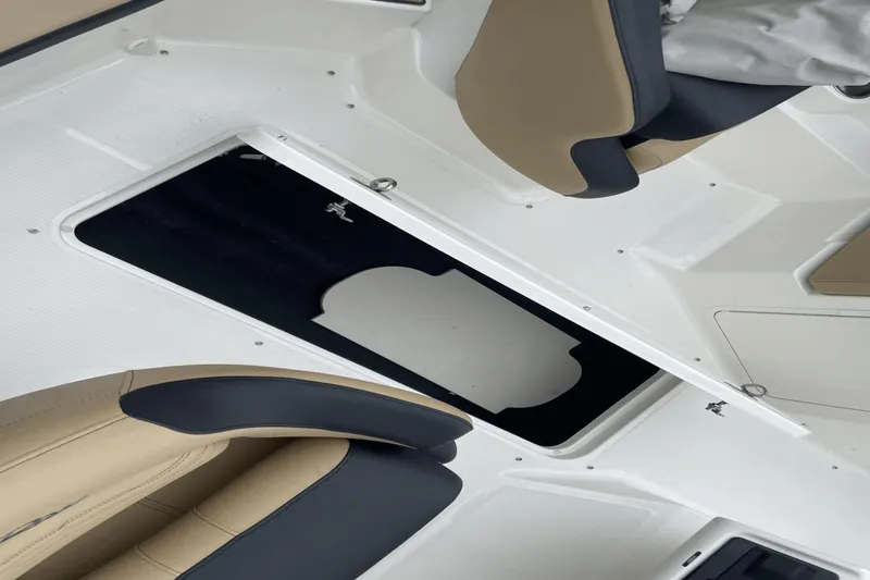 Slide: The Image of Sea Ray 19 SPX 2023 - 9