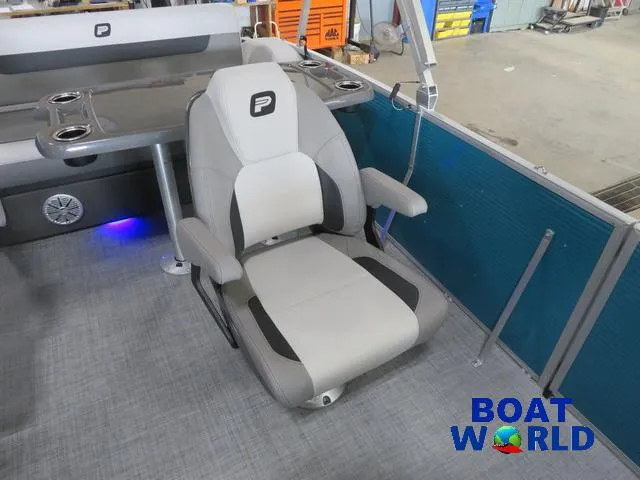 Slide: The Image of Princecraft Vectra 23 RL SS Swingback Pontoon & Mercury 4-Stro 2025 - 10