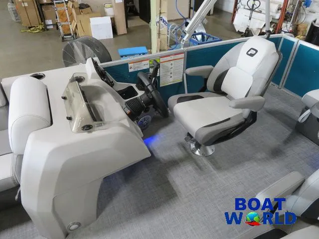 Slide: The Image of Princecraft Vectra 23 RL SS Swingback Pontoon & Mercury 4-Stro 2025 - 11