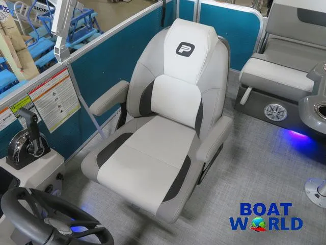 Slide: The Image of Princecraft Vectra 23 RL SS Swingback Pontoon & Mercury 4-Stro 2025 - 12