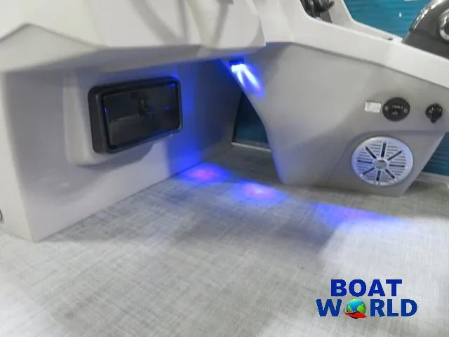 Slide: The Image of Princecraft Vectra 23 RL SS Swingback Pontoon & Mercury 4-Stro 2025 - 17