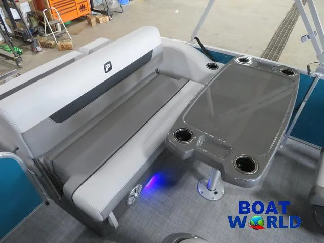 Slide: The Image of Princecraft Vectra 23 RL SS Swingback Pontoon & Mercury 4-Stro 2025 - 19