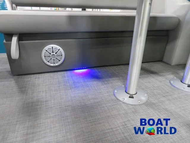 Slide: The Image of Princecraft Vectra 23 RL SS Swingback Pontoon & Mercury 4-Stro 2025 - 20