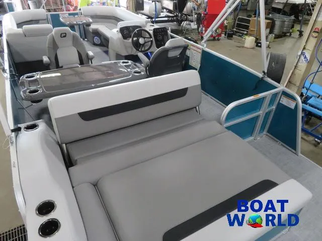 Slide: The Image of Princecraft Vectra 23 RL SS Swingback Pontoon & Mercury 4-Stro 2025 - 22