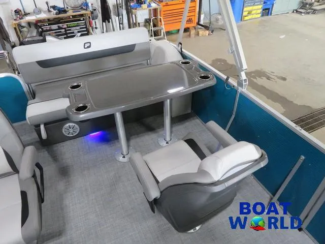 Slide: The Image of Princecraft Vectra 23 RL SS Swingback Pontoon & Mercury 4-Stro 2025 - 24