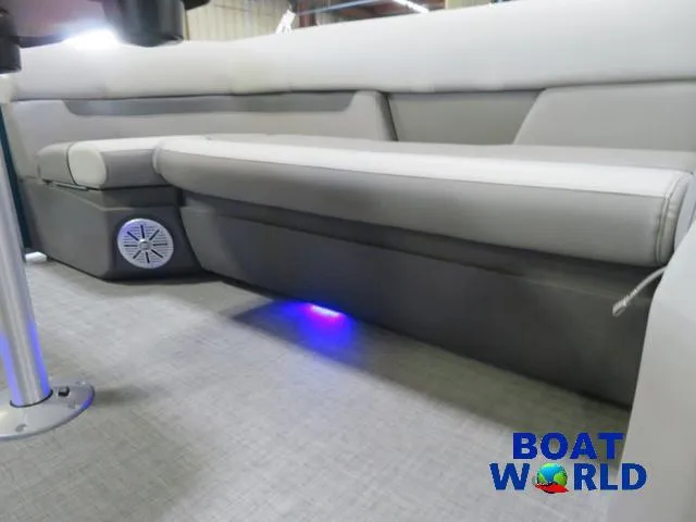 Slide: The Image of Princecraft Vectra 23 RL SS Swingback Pontoon & Mercury 4-Stro 2025 - 28