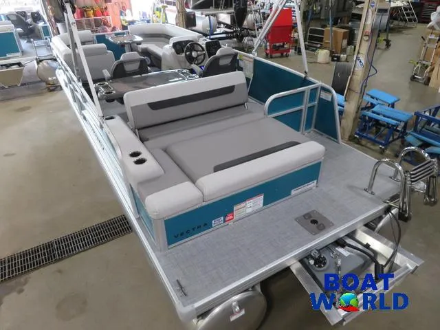 Slide: The Image of Princecraft Vectra 23 RL SS Swingback Pontoon & Mercury 4-Stro 2025 - 40