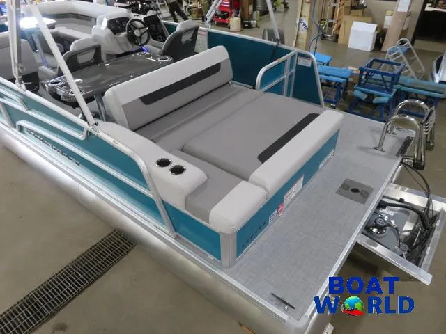 Slide: The Image of Princecraft Vectra 23 RL SS Swingback Pontoon & Mercury 4-Stro 2025 - 5