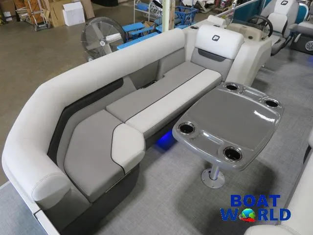 Slide: The Image of Princecraft Vectra 23 RL SS Swingback Pontoon & Mercury 4-Stro 2025 - 8