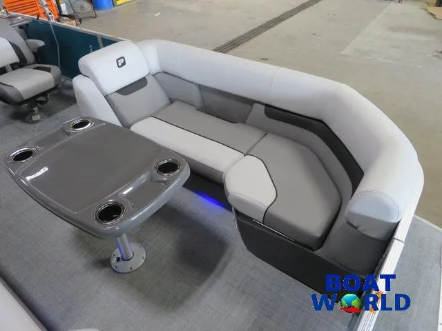 Slide: The Image of Princecraft Vectra 23 RL SS Swingback Pontoon & Mercury 4-Stro 2025 - 9