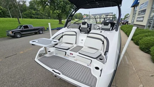 Slide: The Image of Yamaha 242 Limited S E-Series 2019 - 5