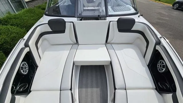 Slide: The Image of Yamaha 242 Limited S E-Series 2019 - 23