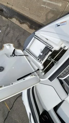 Slide: The Image of Yamaha 242 Limited S E-Series 2019 - 24