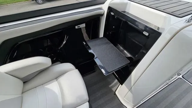 Slide: The Image of Yamaha 242 Limited S E-Series 2019 - 27