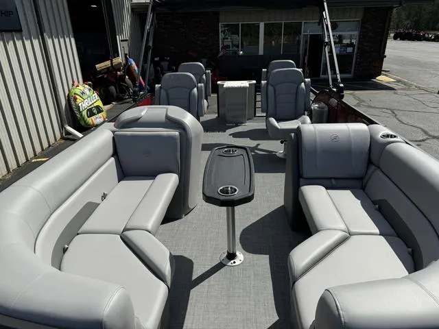 Slide: The Image of Flagship E20RF 2025 - 12