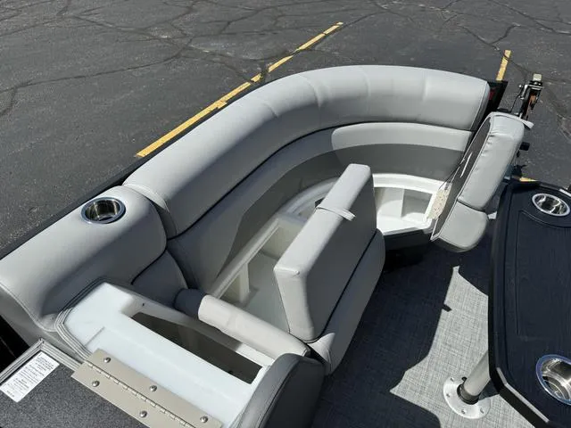 Slide: The Image of Flagship E20RF 2025 - 27