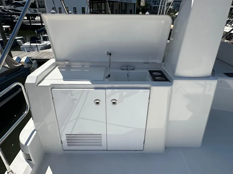 Slide: The Image of Beneteau Swift Trawler 41 2022 - 24