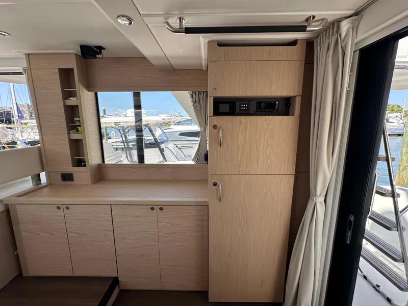 Slide: The Image of Beneteau Swift Trawler 41 2022 - 36
