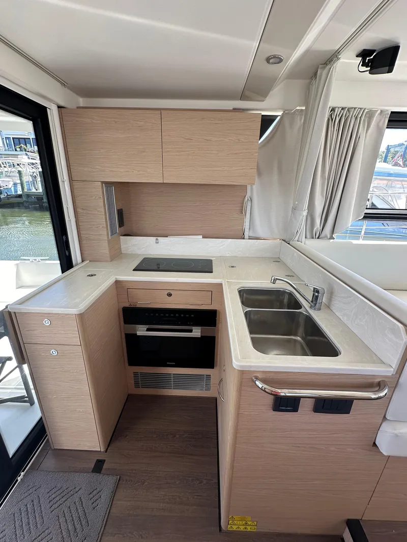 Slide: The Image of Beneteau Swift Trawler 41 2022 - 38