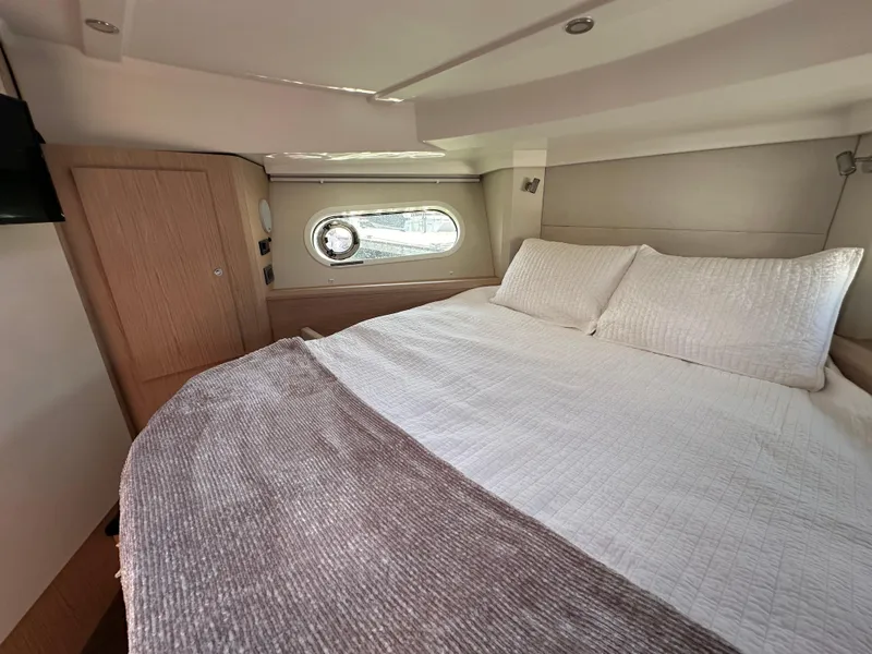 Slide: The Image of Beneteau Swift Trawler 41 2022 - 47