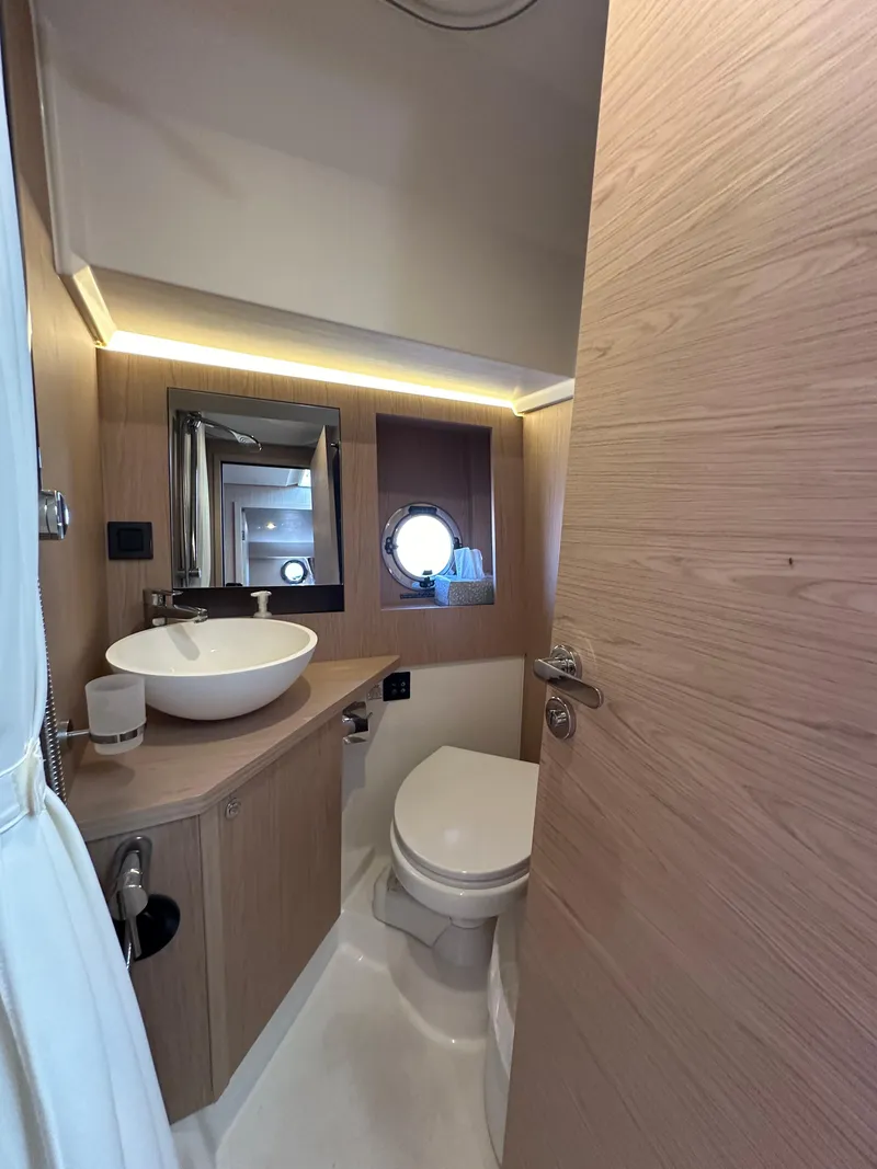 Slide: The Image of Beneteau Swift Trawler 41 2022 - 50