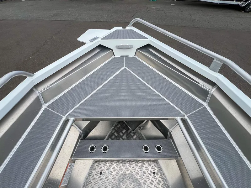 Slide: The Image of Stabi-Craft 1450 Explorer 2025 - 10