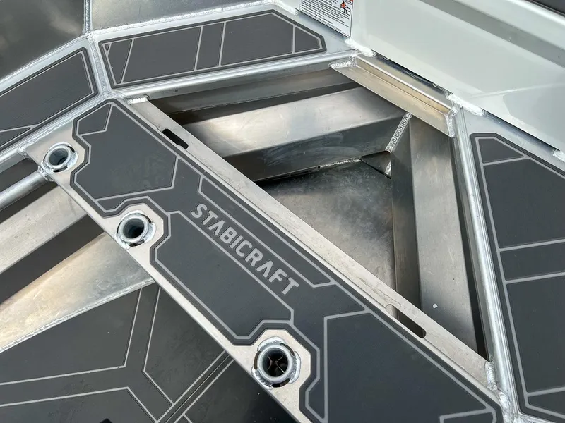 Slide: The Image of Stabi-Craft 1550 Frontier 2025 - 9