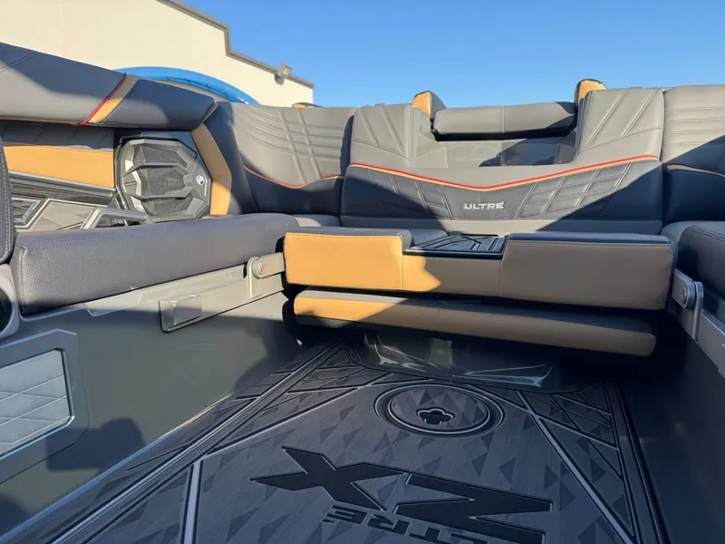 Slide: The Image of Tigé Ultré 23ZX 2025 - 16