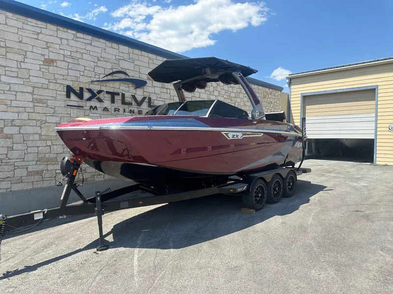 Slide: The Image of Tigé Ultré 23ZX 2025 - 2