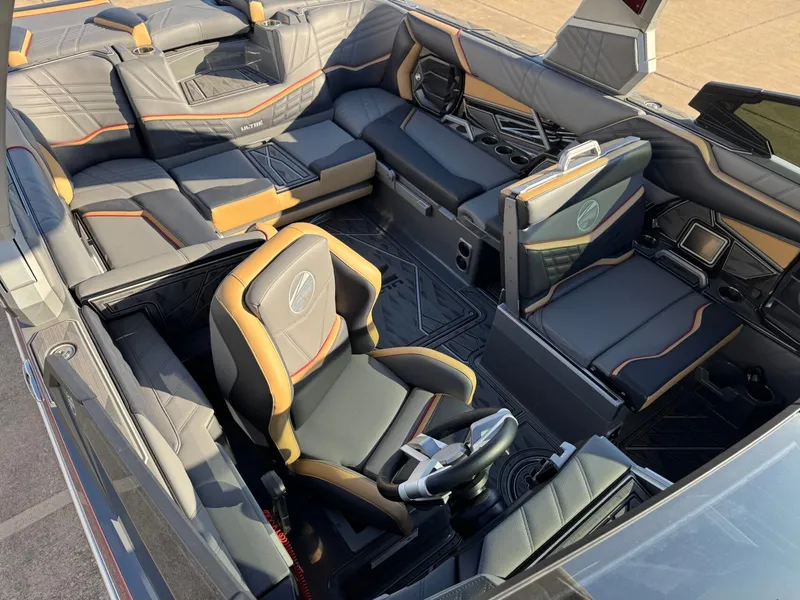 Slide: The Image of Tigé Ultré 23ZX 2025 - 22