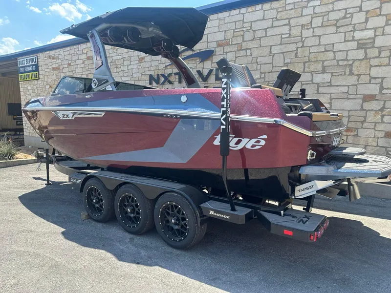 Slide: The Image of Tigé Ultré 23ZX 2025 - 3