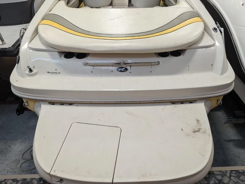 Slide: The Image of 2005 Sea Ray 240 SEL boat stern with swim platform and seating. - 3