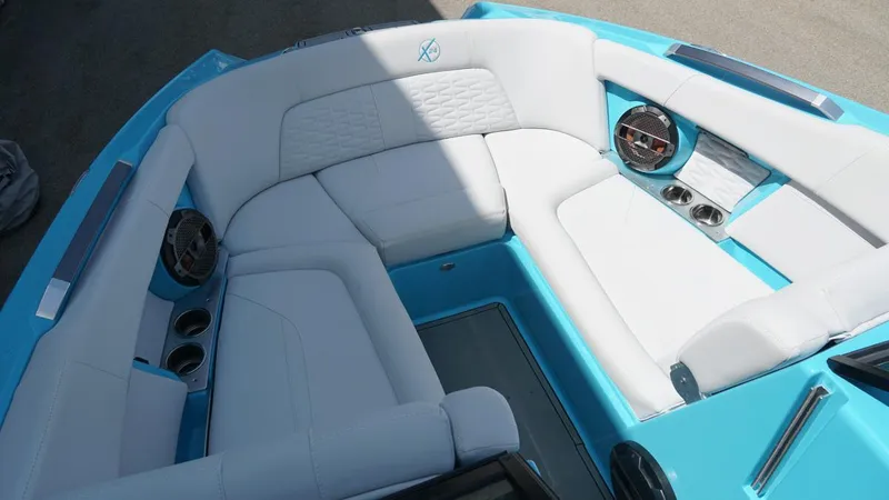 Slide: The Image of MasterCraft X24 2021 - 14