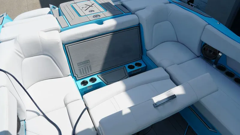 Slide: The Image of MasterCraft X24 2021 - 16