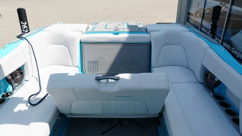 Slide: The Image of MasterCraft X24 2021 - 17