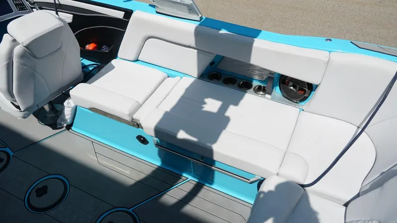 Slide: The Image of MasterCraft X24 2021 - 8