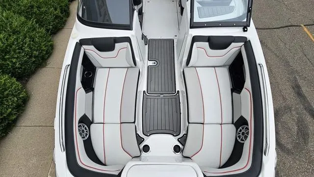 Slide: The Image of Yamaha 212X 2018 - 14