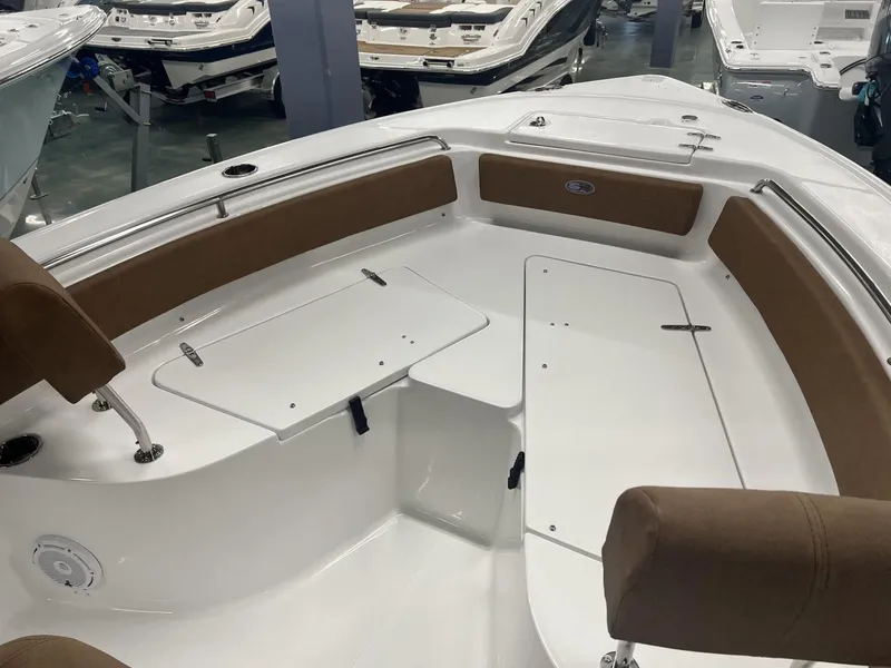 Slide: The Image of Sea Hunt 229 Ultra ULTRA 2025 - 10