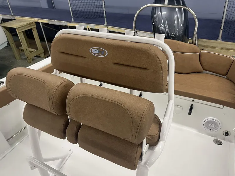 Slide: The Image of Sea Hunt 229 Ultra ULTRA 2025 - 12