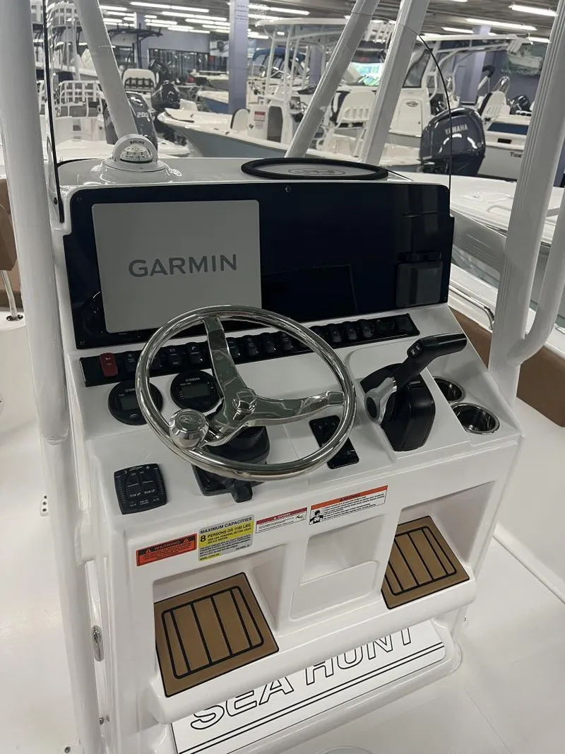 Slide: The Image of Sea Hunt 229 Ultra ULTRA 2025 - 13