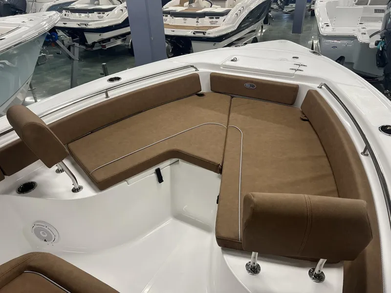 Slide: The Image of Sea Hunt 229 Ultra ULTRA 2025 - 16