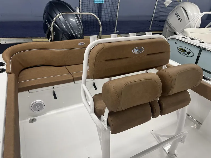 Slide: The Image of Sea Hunt 229 Ultra ULTRA 2025 - 17