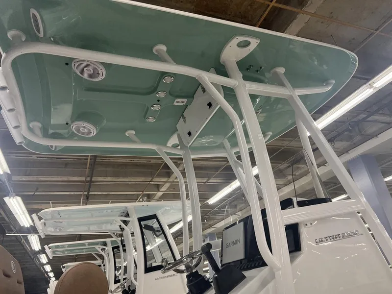 Slide: The Image of Sea Hunt 229 Ultra ULTRA 2025 - 7