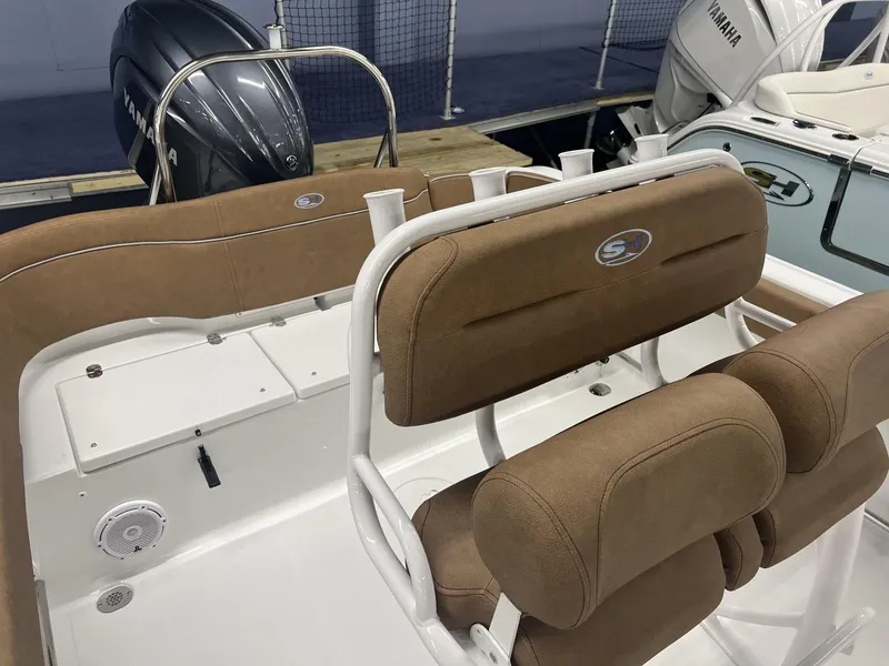 Slide: The Image of Sea Hunt 229 Ultra ULTRA 2025 - 8